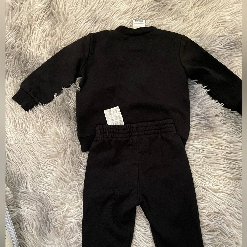 Nike 2 Piece set. (Sweater & Sweat pants) size 12M